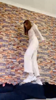 【冷鸢大大】素人运动鞋全体重踩踏 bf20208_HD绳艺资源