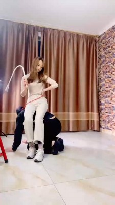 图片[7]_【冷鸢大大】素人运动鞋全体重踩踏 bf20208_HD绳艺资源