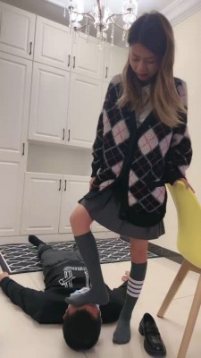 图片[4]_【樱木花椒】过膝袜小姐姐踩踏喂食 bf20309_HD绳艺资源