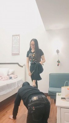 【香香小公举】和素人表姐玩狗-训练/脚喂食酸奶 bf20238_HD绳艺资源