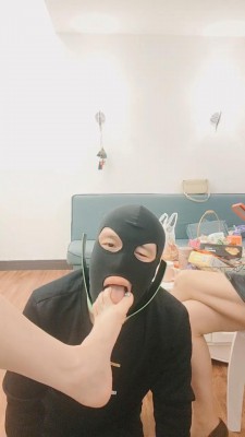 图片[5]_【香香小公举】和素人表姐玩狗-训练/脚喂食酸奶 bf20238_HD绳艺资源