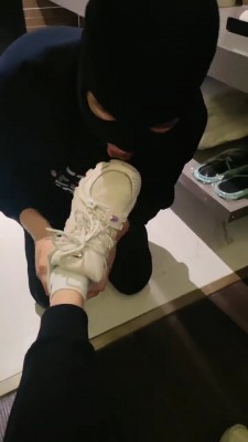 图片[2]_【萱S】脏小白鞋踩虐狗【完整版】 bf20402_HD绳艺资源