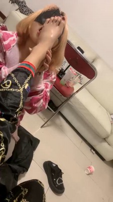 【洪兴十三妹】迷恋舔脚的女奴【双视角】JS22111201_HD绳艺资源