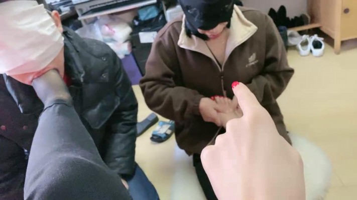 【歌迪丝】情侣奴伺候按摩脚深喉 bf20774_HD绳艺资源