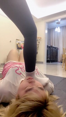 【琳嘉】坐脸/踩脖子艺术窒息母畜【双视角版】 bf20861_HD绳艺资源