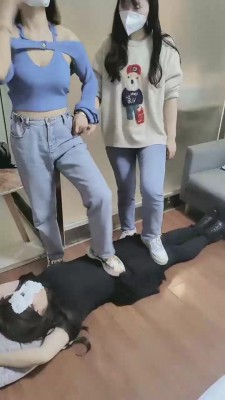 图片[2]_【子怡】双S运动鞋白袜踩踏 bf20412_HD绳艺资源