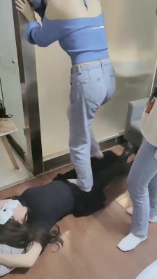 图片[6]_【子怡】双S运动鞋白袜踩踏 bf20412_HD绳艺资源