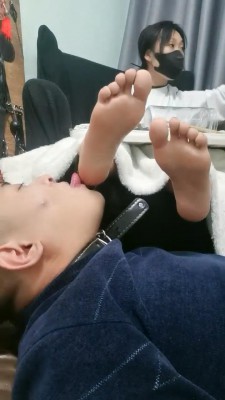 图片[4]_【明明】伺候小姐姐舔脚 bf20419_HD绳艺资源