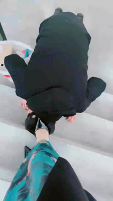 【媚朵】旗袍女S楼道调奴舔脚踩狗爪 bf20875_HD绳艺资源