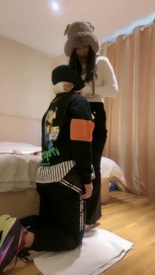 图片[2]_【榕s】素人小白鞋踩虐狗 bf20909_HD绳艺资源