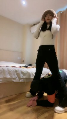 图片[4]_【榕s】素人小白鞋踩虐狗 bf20909_HD绳艺资源