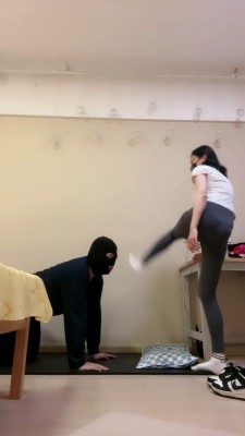 图片[10]_【小妮】运动鞋白袜全体重踩 bf20879_HD绳艺资源