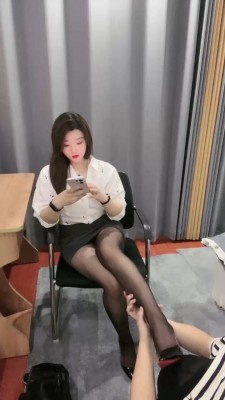 【诺丝】高跟长靴黑丝踩狗 bf20928_HD绳艺资源