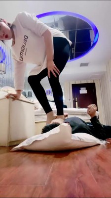 图片[9]_【靡兔S】臭脚羞辱+骑马转胯踩踏 bf23773_HD绳艺资源