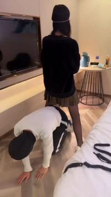 图片[7]_【伊妮】素人小姐姐让狗舔超脏小白鞋 bf23755_HD绳艺资源