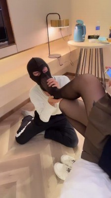 图片[9]_【伊妮】素人小姐姐让狗舔超脏小白鞋 bf23755_HD绳艺资源