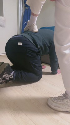 图片[10]_【酒酿丸子】双S学生妹运动鞋狂踩【续集【双视角版】 bf23726_HD绳艺资源