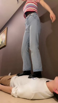 图片[3]_【年华S】脏短靴踩踏食物喂食贱狗 bf23727_HD绳艺资源