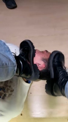 图片[5]_【年华S】脏短靴踩踏食物喂食贱狗 bf23727_HD绳艺资源