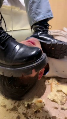 图片[8]_【年华S】脏短靴踩踏食物喂食贱狗 bf23727_HD绳艺资源