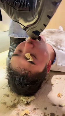 图片[9]_【年华S】脏短靴踩踏食物喂食贱狗 bf23727_HD绳艺资源