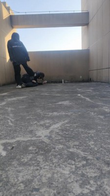 图片[2]_【最抗揍M】精神小妹天台高难度挑战虐 bf23664_HD绳艺资源