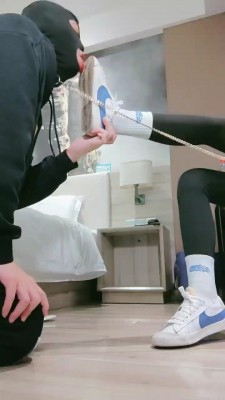 【护短S】超臭鞋袜裸足让狗舔 bf23681_HD绳艺资源