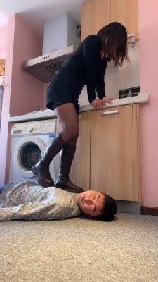 【年华S】素人长靴碾压狗/踩踏喂食 bf23929_HD绳艺资源