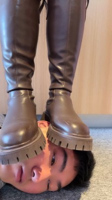 图片[2]_【年华S】素人长靴碾压狗/踩踏喂食 bf23929_HD绳艺资源