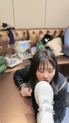 图片[4]_【萝莉主】脏鞋踩踏蛋糕喂闺蜜 bf23904_HD绳艺资源