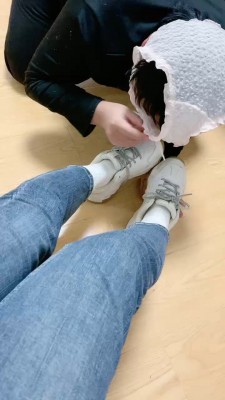 图片[2]_【小布丁S】小白鞋白棉袜踩踏虐打 bf23918_HD绳艺资源