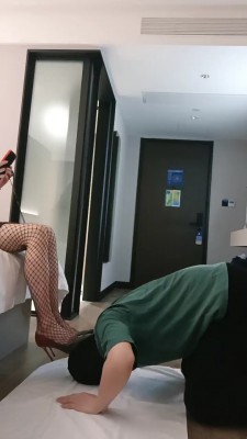 【米小唐】御姐网袜蹂躏地毯 bf23852_HD绳艺资源