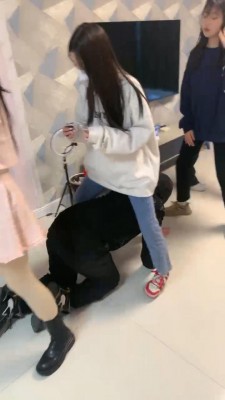 图片[2]_【精神小妹】耳光鞋底抽打/全体重踩踏 bf23839_HD绳艺资源