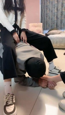 图片[6]_【精神小妹】群调特写视角舔脚踩踏 bf23841_HD绳艺资源