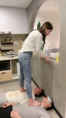 图片[8]_【领主老大】御姐口水喂食/全体重踩踏/虐打【双视角版】 bf24068_HD绳艺资源