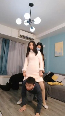 图片[11]_【田甜甜】空姐带闺蜜调双狗-钻胯/踢裆/骑马【三视角版】 bf24090_HD绳艺资源