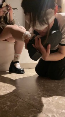 【橘子没熟】素人闺蜜主动求虐/吃袜子 bf24165_HD绳艺资源