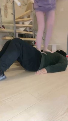 【文文】丝袜玉足全体重踩踏 bf24008_HD绳艺资源