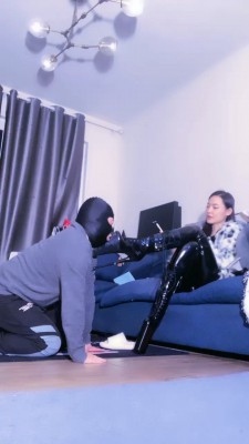 【靴嘉倪】超高牛逼高跟辱侏儒狗 bf24060_HD绳艺资源