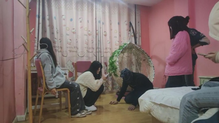 【挨打M】精神小妹群调群殴 bf24000_HD绳艺资源