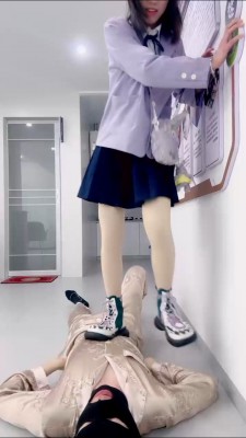 图片[5]_【狗哥】学生女神超诱惑踩踏/肉丝气味羞辱 bf24180_HD绳艺资源