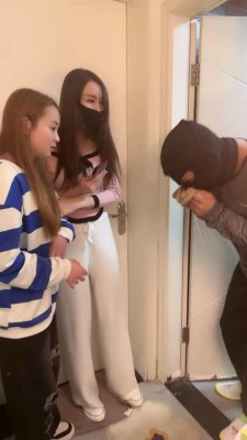 【星探】素人姐妹花逮住偷袜贼调成狗 bf24191_HD绳艺资源