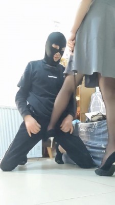 图片[7]_【然而】黑丝羞辱狗舔闻臭脚/烟灰浓痰喂养 bf24295_HD绳艺资源