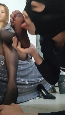 图片[8]_【然而】黑丝羞辱狗舔闻臭脚/烟灰浓痰喂养 bf24295_HD绳艺资源