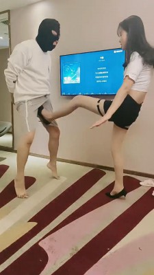 图片[2]_【小小小魔女】御姐超狠踢跺裆场 bf24259_HD绳艺资源