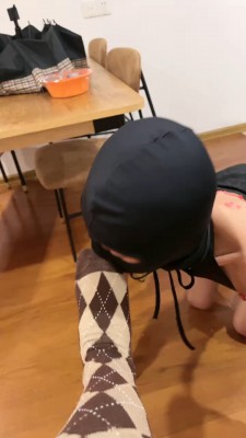 图片[2]_【泡芙大大】女神及膝袜踩狗脸/脚踩喂食 bf24260_HD绳艺资源