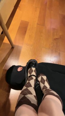 图片[6]_【泡芙大大】女神及膝袜踩狗脸/脚踩喂食 bf24260_HD绳艺资源