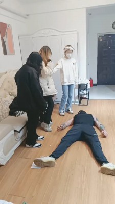 图片[3]_【爆爆】被一群精神小妹暴揍/重度耳光踩踏 bf24424_HD绳艺资源