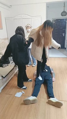 图片[4]_【爆爆】被一群精神小妹暴揍/重度耳光踩踏 bf24424_HD绳艺资源