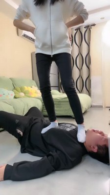 图片[8]_【素人星探】连环耳光+踩踏+提档轮流虐 bf24405_HD绳艺资源